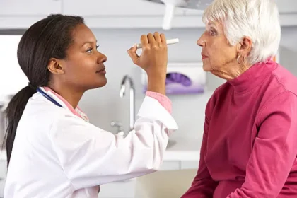 Recognizing the Signs of Cataracts and When to Seek Help