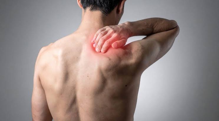 Recognizing Early Signs of Shoulder Pain and When to Seek Help