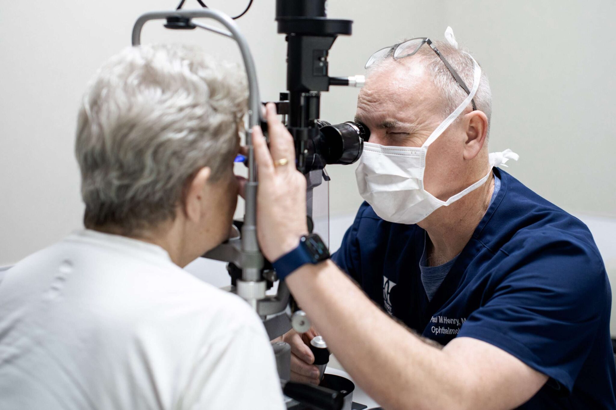 Understanding the Symptoms and Signs of Retinal Detachment